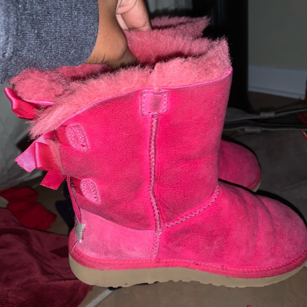 Girls pink uggs